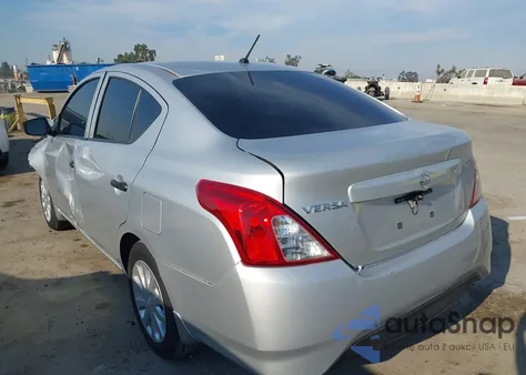 2017 Nissan Versa 1.6 S z USA, uszkodzony, nr VIN 3N1CN7AP1HL834007